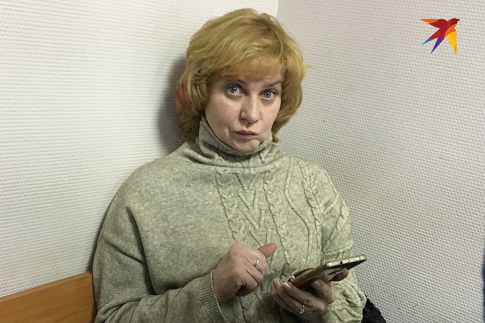 Мать Николая Фролова в помещении суда. Фото: Александр РОГОЗА