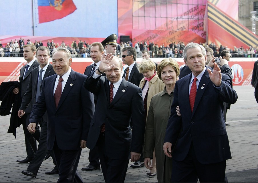 Президент США Джордж Буш на Параде Победы, 2005 год.