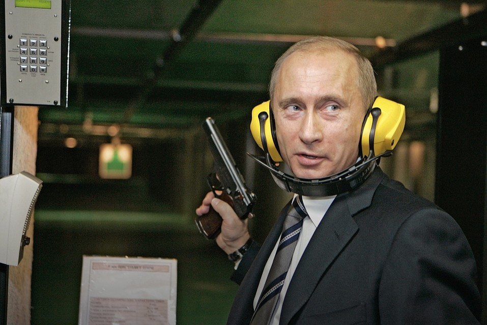 Путин в тире нового центра ГРУ, 2007 год.