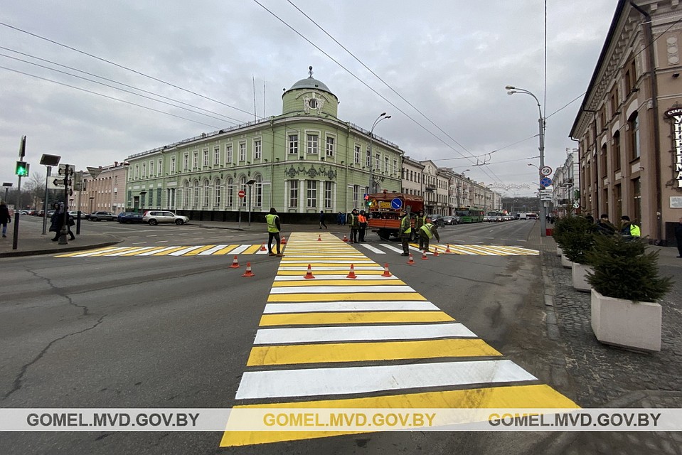 Диагональный пешеходный переход впервые появился в Гомеле. Фото: УВД
