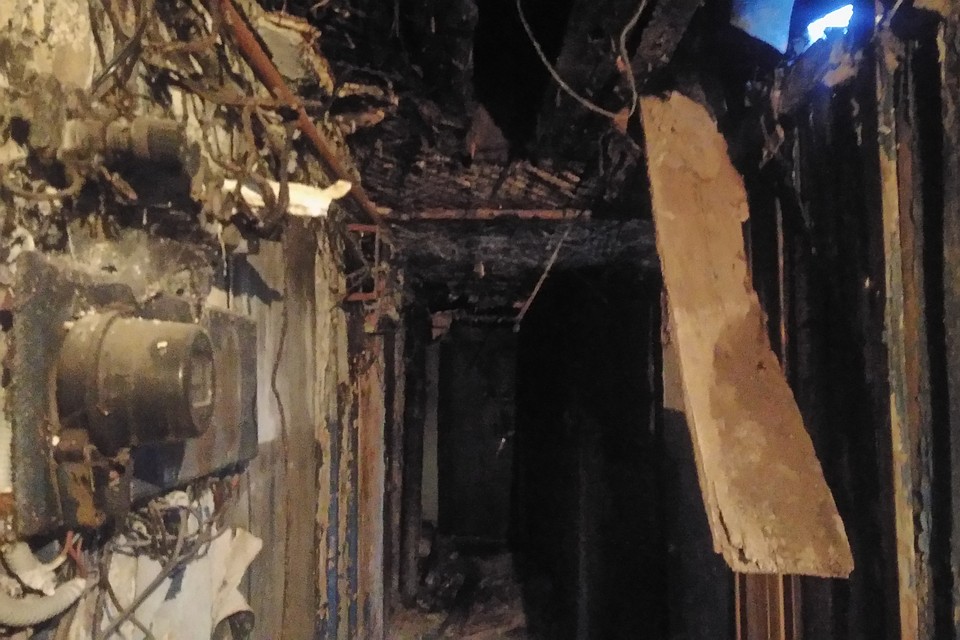 Потолок в подъезде угрожает рухнуть в любой момент