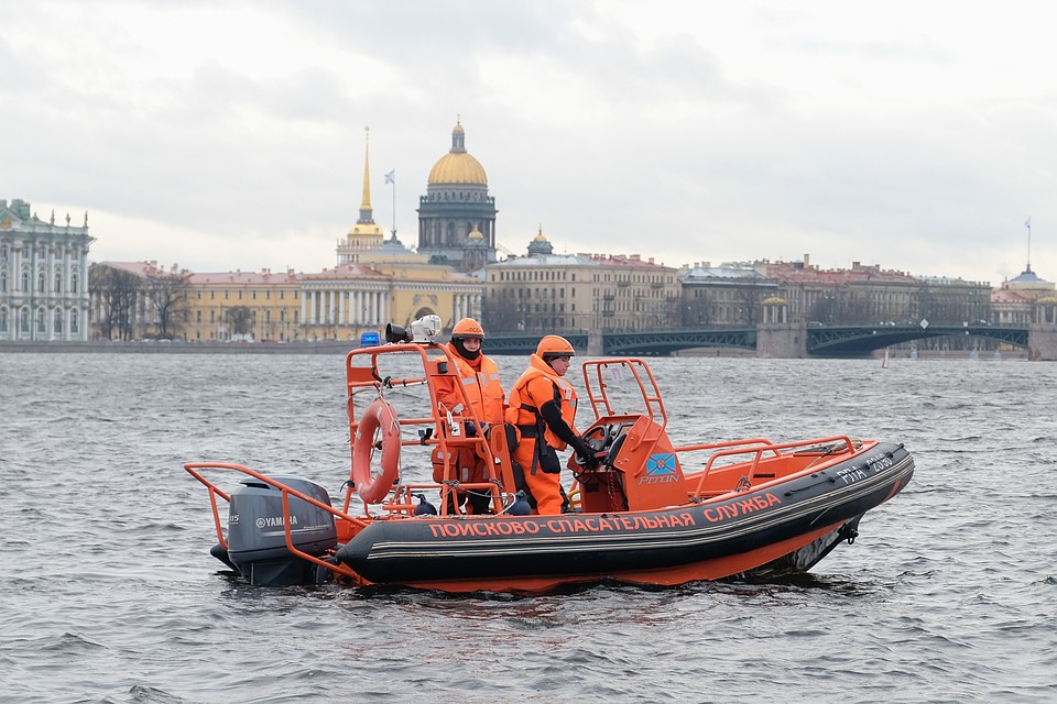 В этом году спасатели дежурят на катерах. Фото: Артем КИЛЬКИН