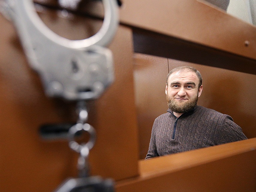 Бывший член Совета Федерации от Карачаево-Черкесии Рауф Арашуков во время рассмотрения ходатайства следствия о продлении ареста. Фото Гавриил Григоров/ТАСС.