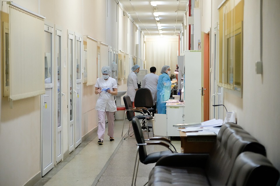 Из-за угрозы распространения китайского вируса больницу перевели в режим повышенной готовности. Фото: Артем КИЛЬКИН