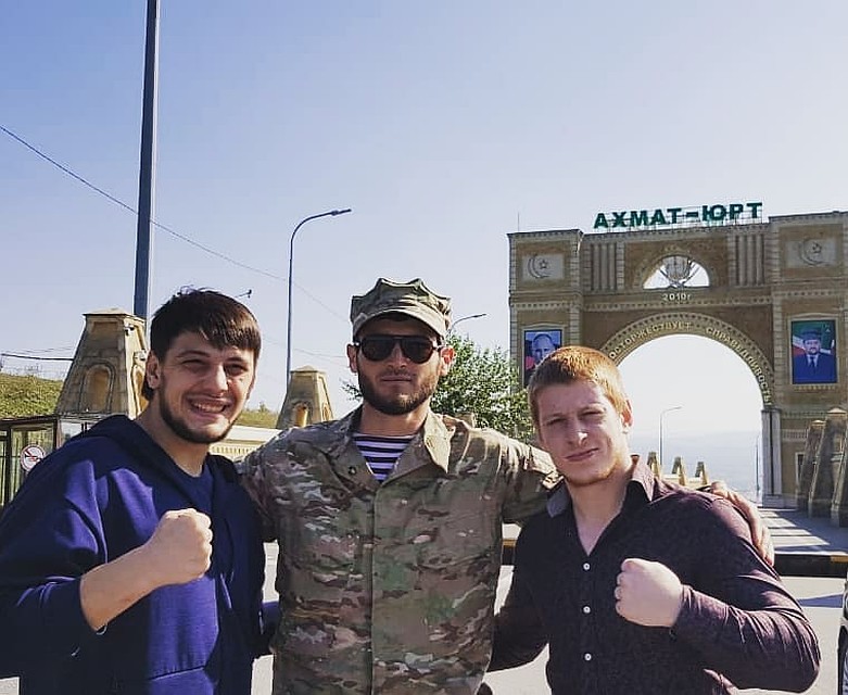 Андрей с другом в Чечне Фото: СОЦСЕТИ
