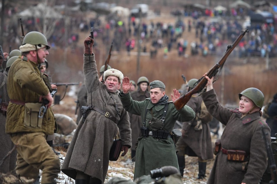 В Ленинградской области прошла масштабная военно-историческая реконструкция «Январский гром», которая собрала тысячи зрителей. Фото предоставлено пресс-службой администрации Ленинградской области.