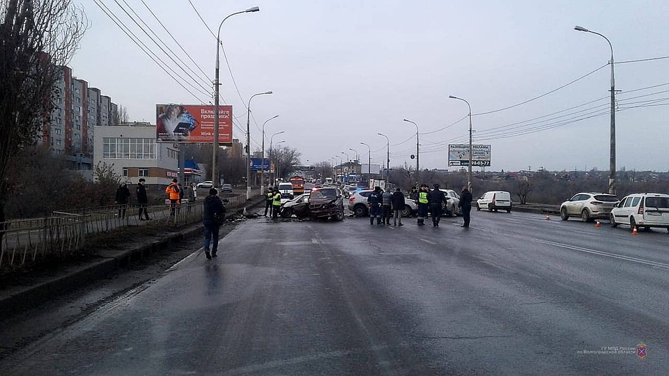 Вторую продольную полностью перекрыли. Фото: ГУ МВД по Волгоградской области