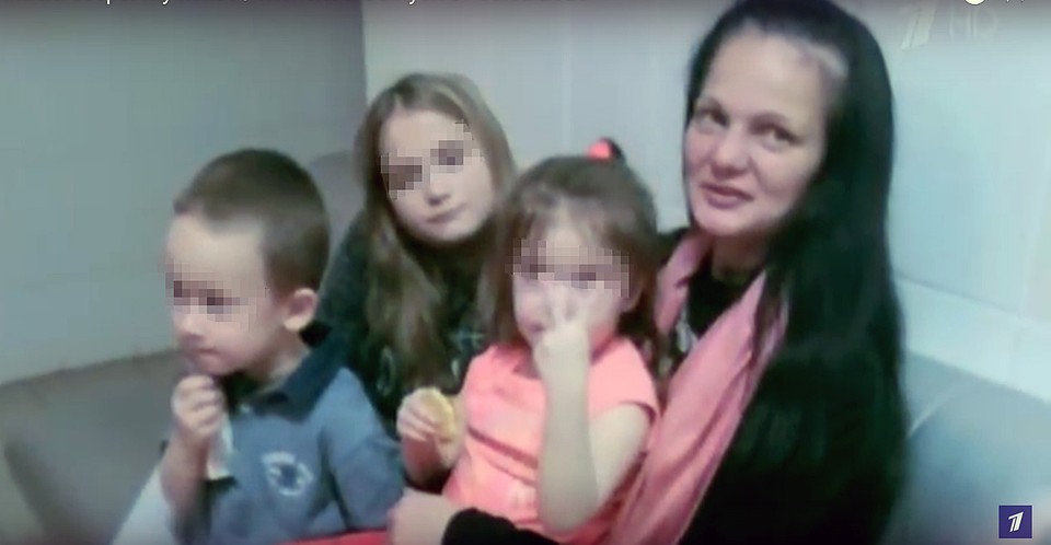 Валентина каждый день навещает детей в детском доме. Фото: кадр из телепрограммы "Мужсккое и женское".