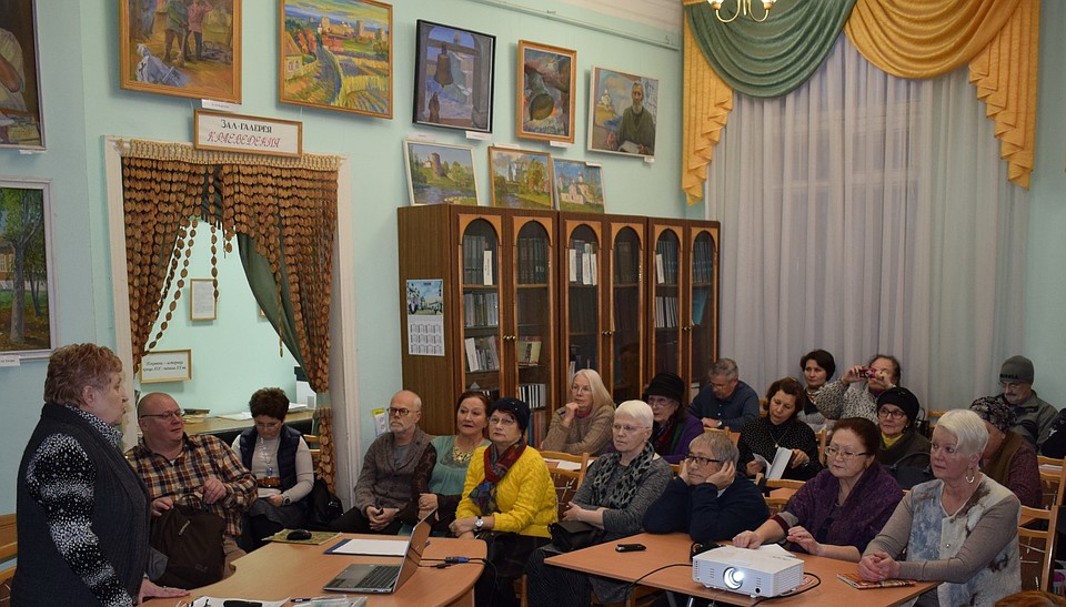 Ирина Голубева читает лекцию «Город в городе. Закономерности градостроительной системы Пскова и её охрана сегодня»
