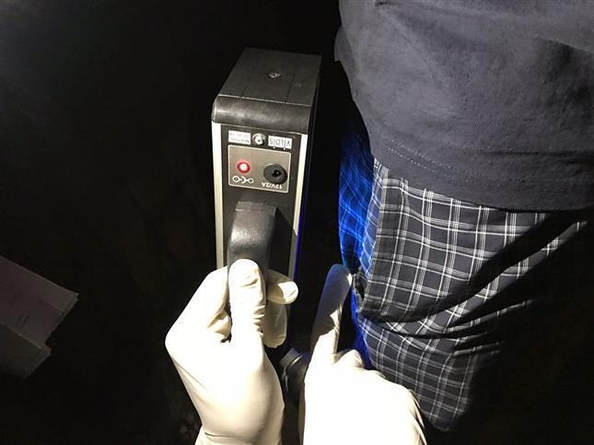 По версии следствия, Нещадимов получил 200 тысяч рублей и тут же засунул их в карман Фото: Оперативная съемка