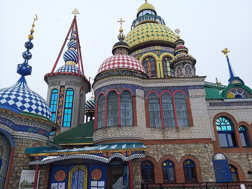 Храм всех религий объединяет 16 элементов разных религий. Фото: Кира Санникова