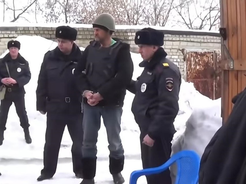 Роман Силенко выдвинул свою версию причин расправы над супругами Тарасовыми. Кадр из оперативного видео СУ СКР по Саратовской области