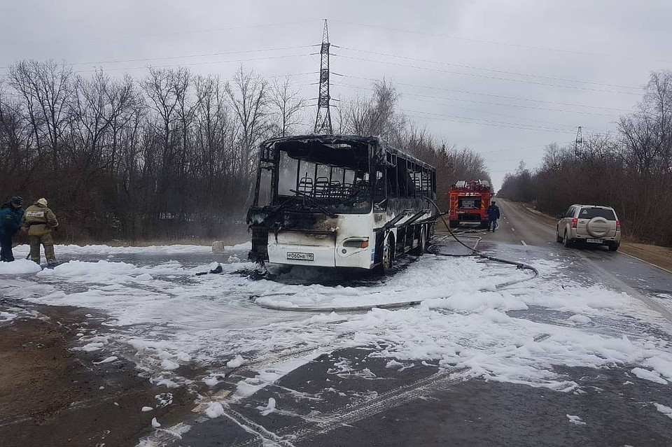 Под Липецком сгорел пассажирский автобус Фото: Пресс-служба ГУ МЧС Липецкой области.