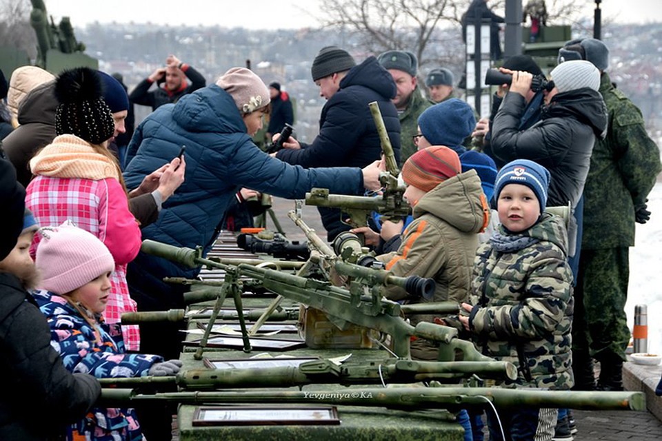 Выставка военной техники в парке Ленинского Комсомола. Фото: Евгения Карпачева