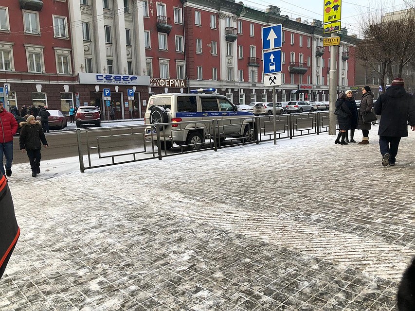 А это - обстановка у десятой школы - в самом центре. Фото: Мария ЛАВРИНЕНКО