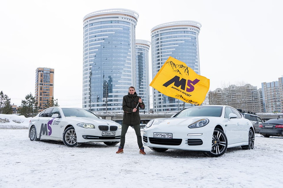У парня - шикарные авто. Фото: личный архив.