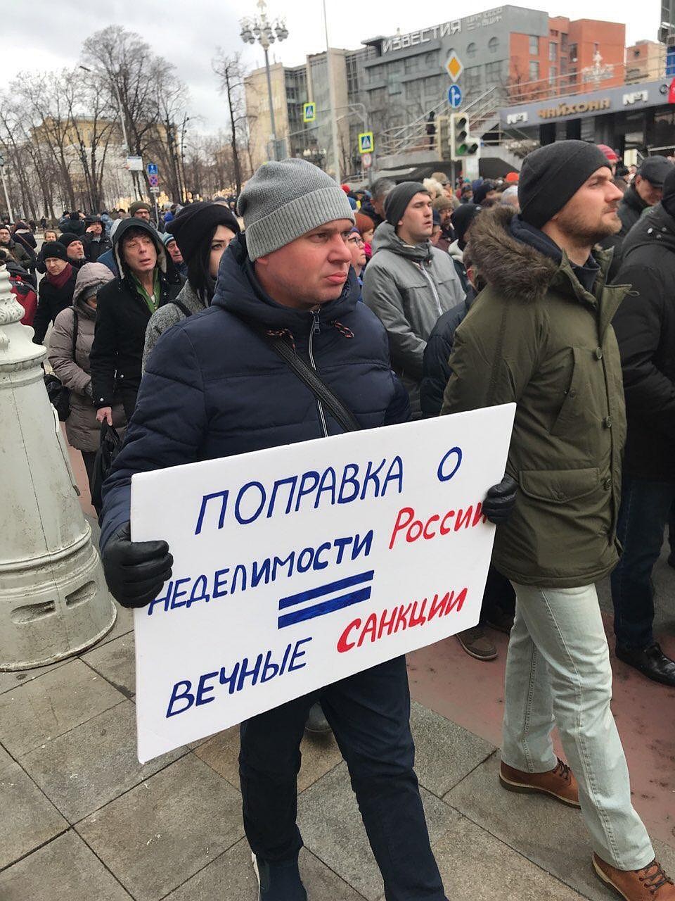 Когда речь заходит о редактировании главного закона страны, найти человека, который знает хотя бы пару поправок – большая удача Фото: СОЦСЕТИ