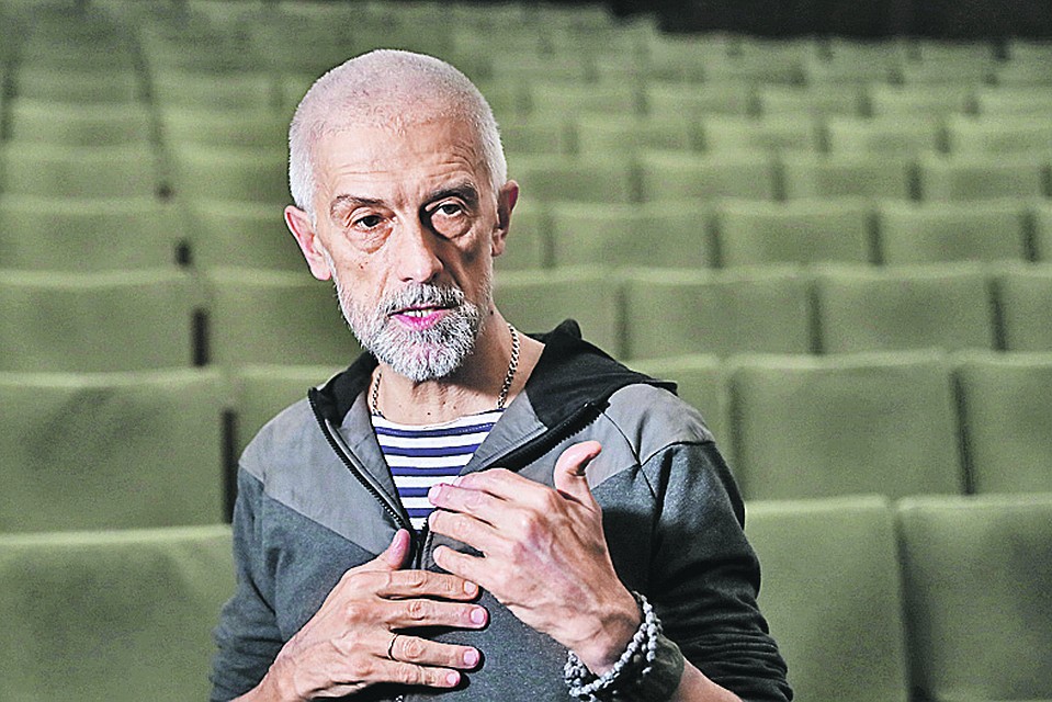 Худрук МХАТ им. Горького Эдуард Бояков внимательно изучил стенограммы Немировича-Данченко. Фото: Станислав КРАСИЛЬНИКОВ/ТАСС
