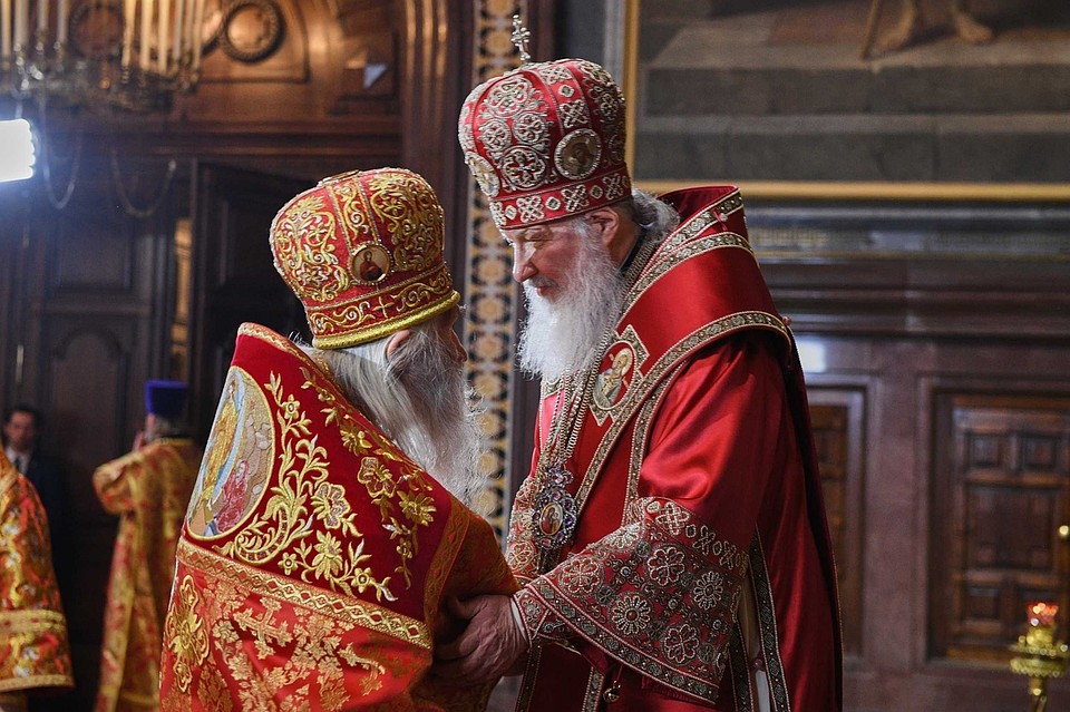Схиархимандрит Илий (слева) и патриарх Кирилл. Фото: страница старца во Вконтакте.