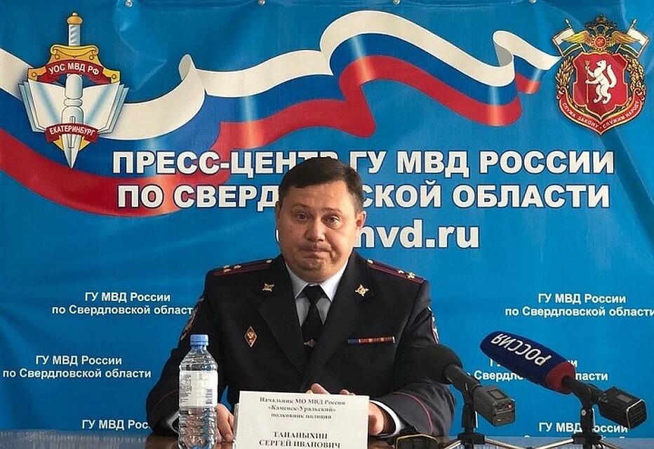Начальник городской полиции активно защищал своих подчиненных, в частности, указывал, что подростки сами были не в ладах с законом