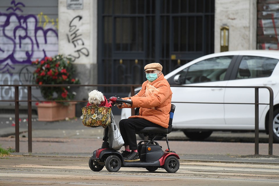 Вирус косит изначально больных и старых, согласно этим данным. Фото: REUTERS