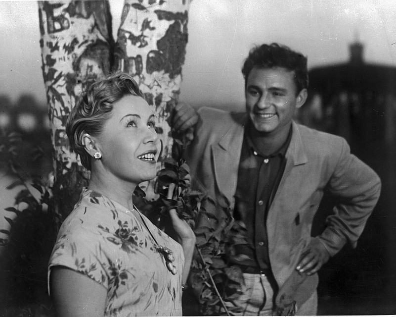 С Николаем Рыбниковым в фильме "Высота", 1957 год. Фото: GLOBAL LOOK PRESS