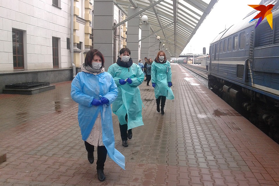 Провожать поезда с тепловизором команда ЦГиЭ приходит два -три раза в день. Фото: Наталья ПАРТОЛИНА