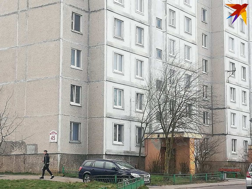 Многие жильцы буквально заперлись в квартирах. Фото: Ольга ИВАШЕНКО