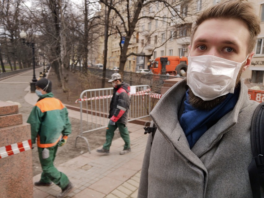 Вход на Патриаршие был открыт в одном месте Фото: Андрей АБРАМОВ
