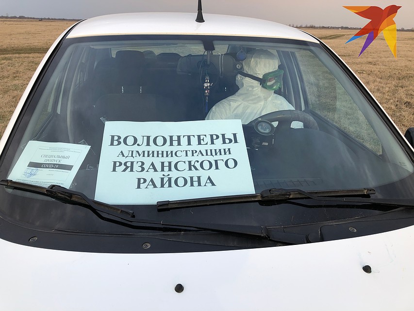 Волонтеры готовы помочь. Фото: Павел АВЕРИН