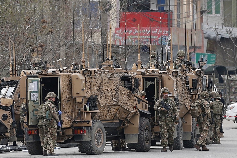 Под маркой борьбы с исламистским Злом США вторглись в Афганистан Фото: REUTERS