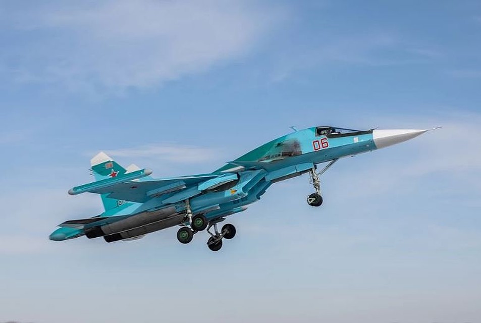 В небе над Челябинском пролетят Су-34. Фото: Андрей АБРАМОВ
