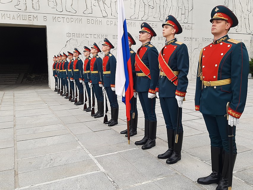 Церемонию сопровождала Рота почетного караула. Фото: Екатерина СИМОХИНА