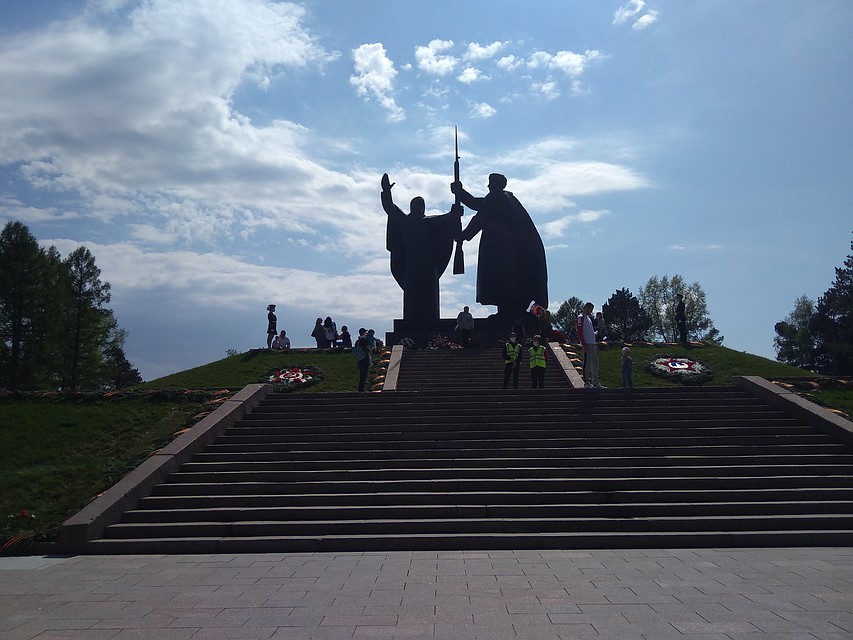 Возложение цветов возможно, но без массового скопления людей Фото: Елена Реутова