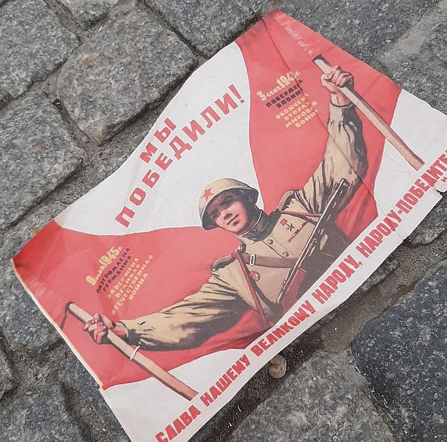 Листовки оказались сюрпризом даже для участников акции. Фото: Екатерина СИМОХИНА