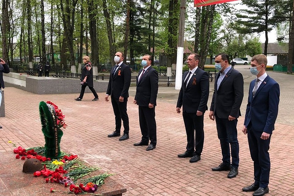 Возглавил процессию руководитель фракции ЛДПР в Брянской областной Думе Сергей Антошин.