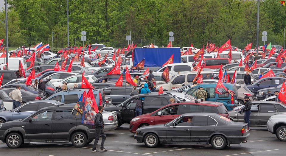 «Бессмертный полк» в Донецке 2020 прошел в формате автопробега «Великой Победы» Фото: Андрей ТРУБЕЦКИЙ