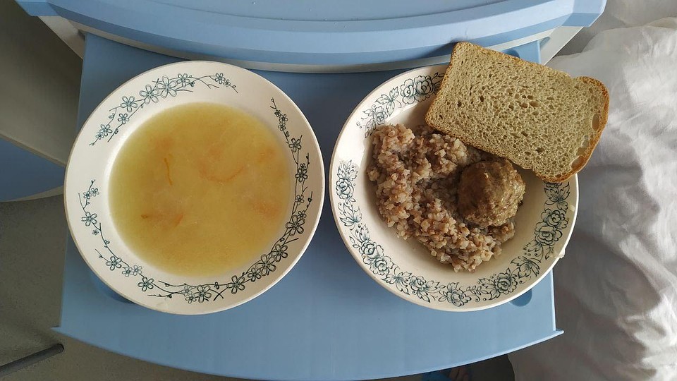 Обед - по расписанию. Фото: Валерий ЗВОНАРЕВ