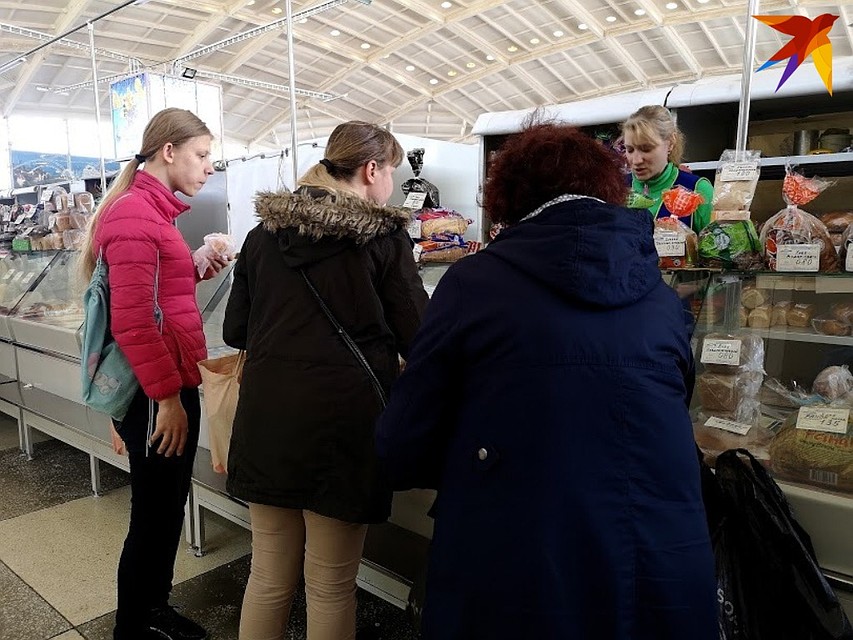 Увы, но социальную дистанцию и меры предосторожности мало кто соблюдает. Фото: Таисия ЧЕРНУХО