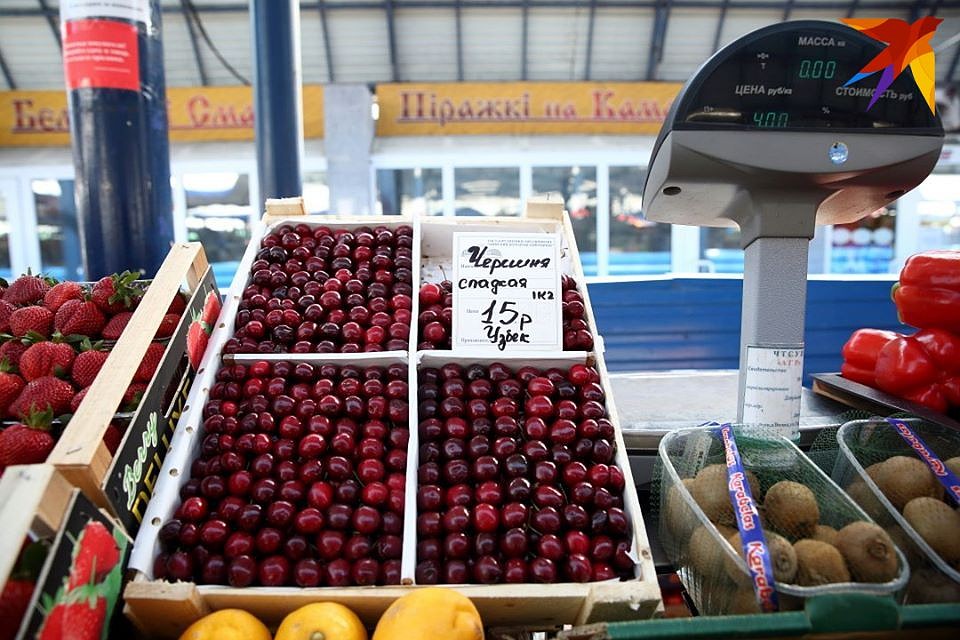Пока нет белорусской черешни, можно отведать узбекской. Фото: Святослав ЗОРКИЙ