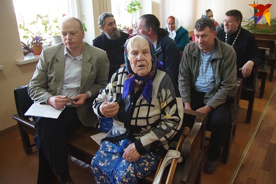 Это позорный суд, считают возмущенные жители деревни Фото: Павел МИЦКЕВИЧ