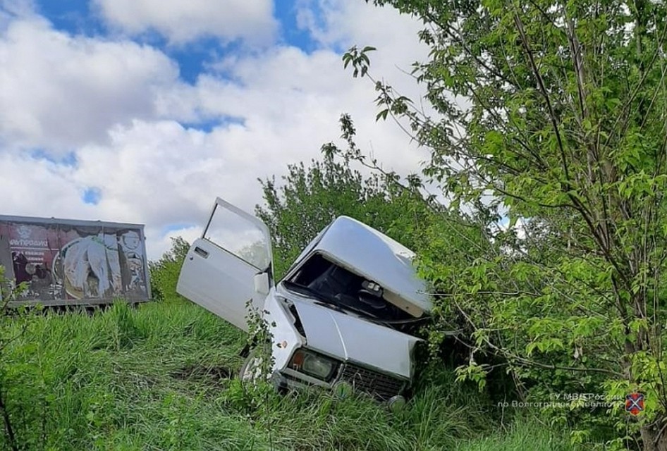 Водитель "семерки" погиб на месте. Фото: ГУ МВД по Волгоградской области