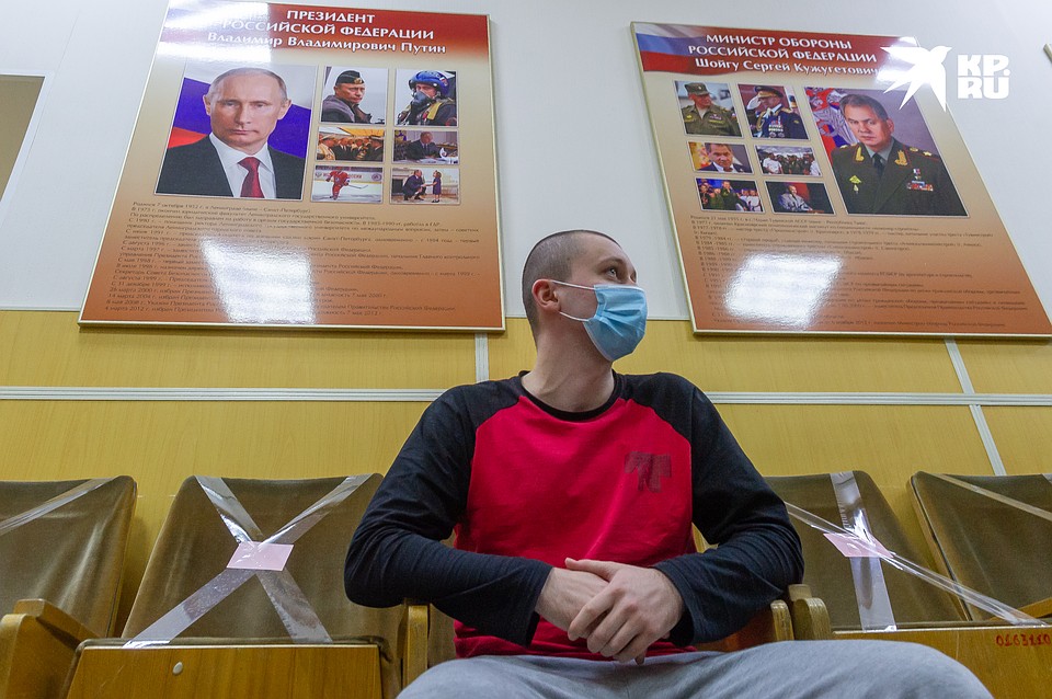 Со всех сборных пунктов Санкт-Петербурга на службу отправятся 300 человек. Фото: Олег ЗОЛОТО
