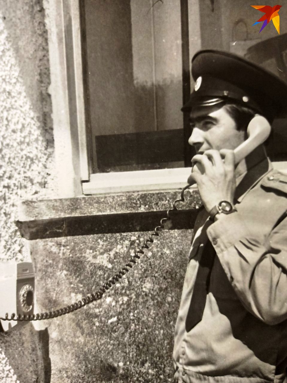 Анатолий Муриенко отдает приказ часовому пропустить оформленный автомобиль, 1973 год. Фото: из архива А.П. Муриенко для «КП»