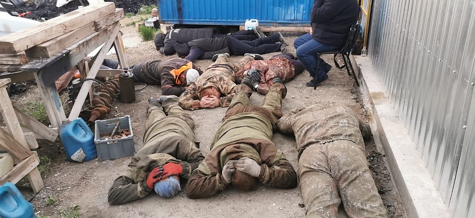 Силовики задержали 14 человек, все они - граждане России Фото: Оперативная съемка