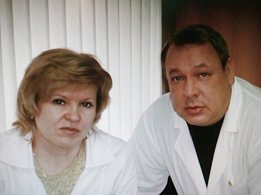 Михаил Симонович и Людмила Анатольевна по сей день считают поликлинику №13 своим домом. Фото: из личного архива Людмилы Кондрахиной