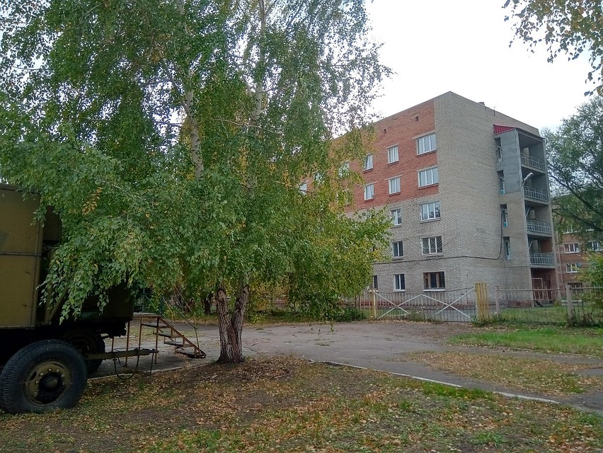 Это общежитие № 5, в котором живут курсанты во время летной практики в Калачинске.