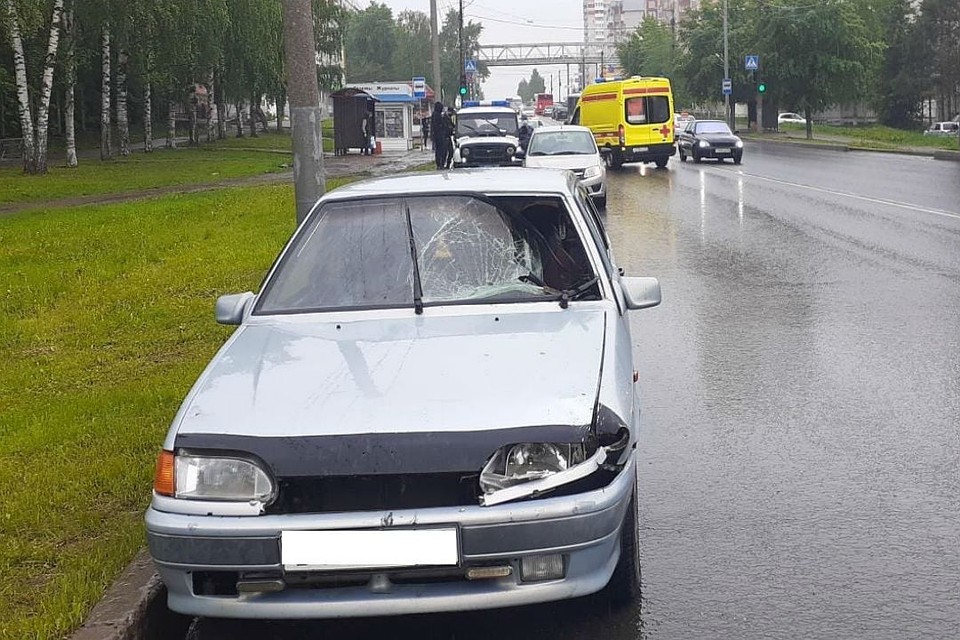 На улице Ленина пьяный 27-летний водитель «пятнадцатой» сбил пешехода. Фото: vk.com/gibdd43