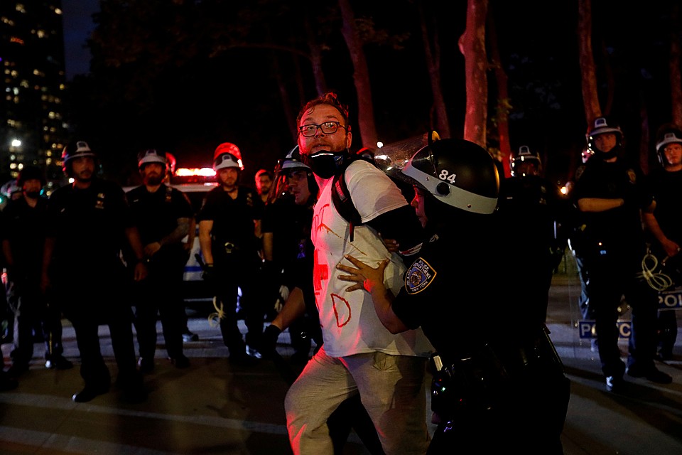 Протестные акции, начавшиеся после гибели 46-летнего афроамериканца Джорджа Флойда, продолжаются уже десятый день Фото: REUTERS
