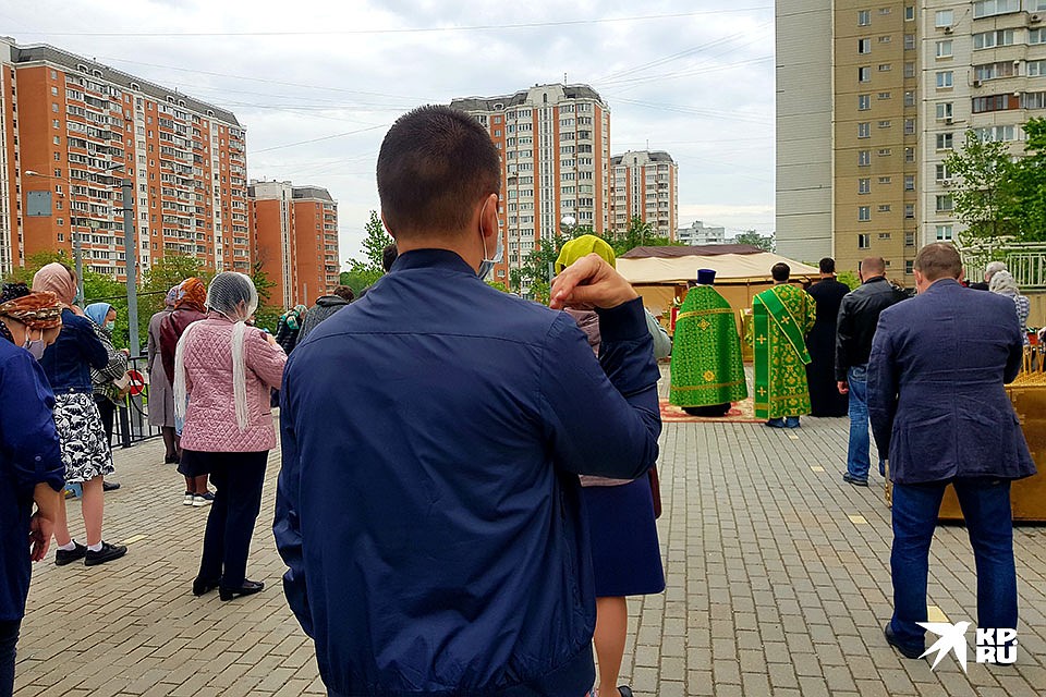 Троицкая служба проходила в особых карантинных условиях Фото: Алиса ТИТКО
